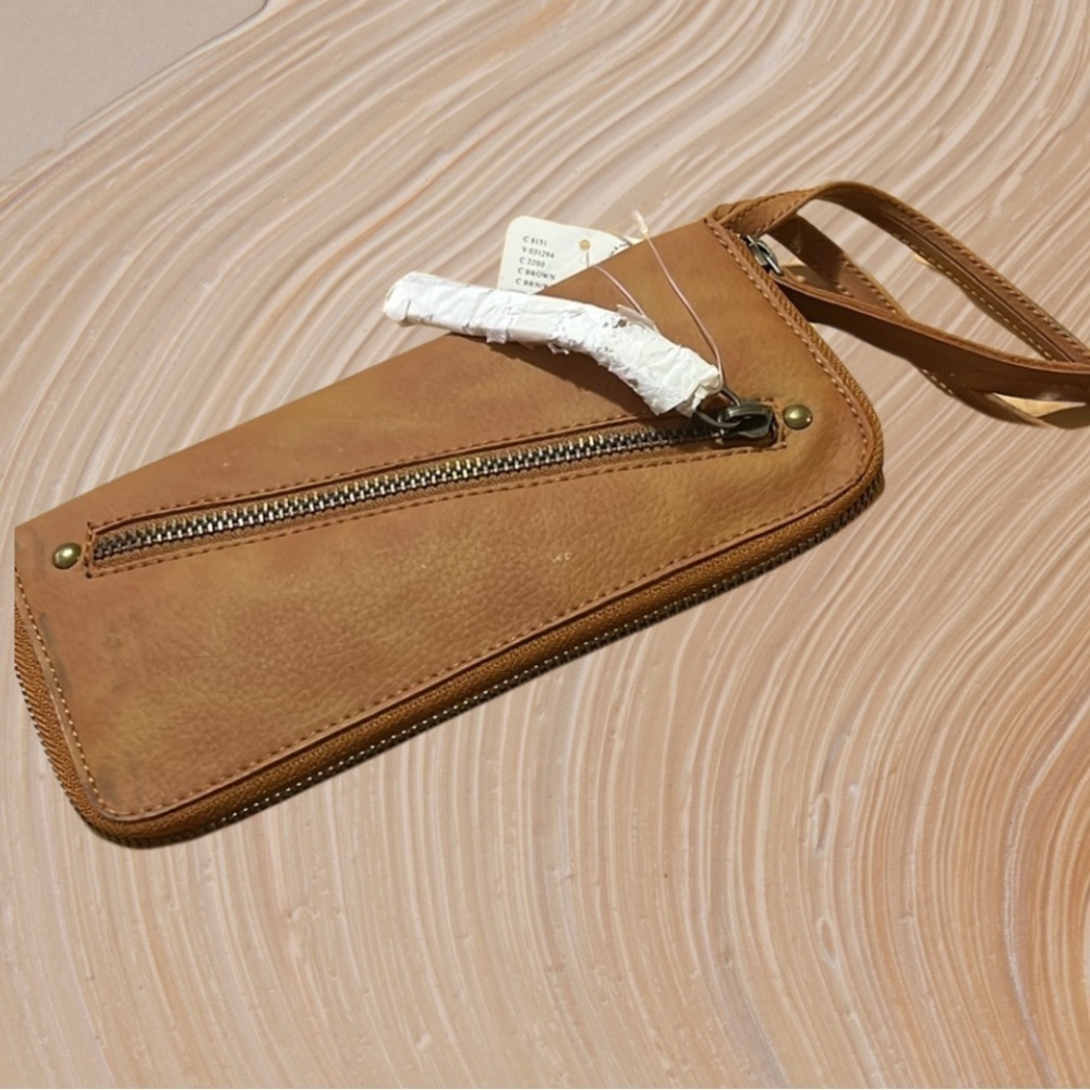 Free People Brown Leather Wallet Compact and Sophisticated - Picture 2 of 4